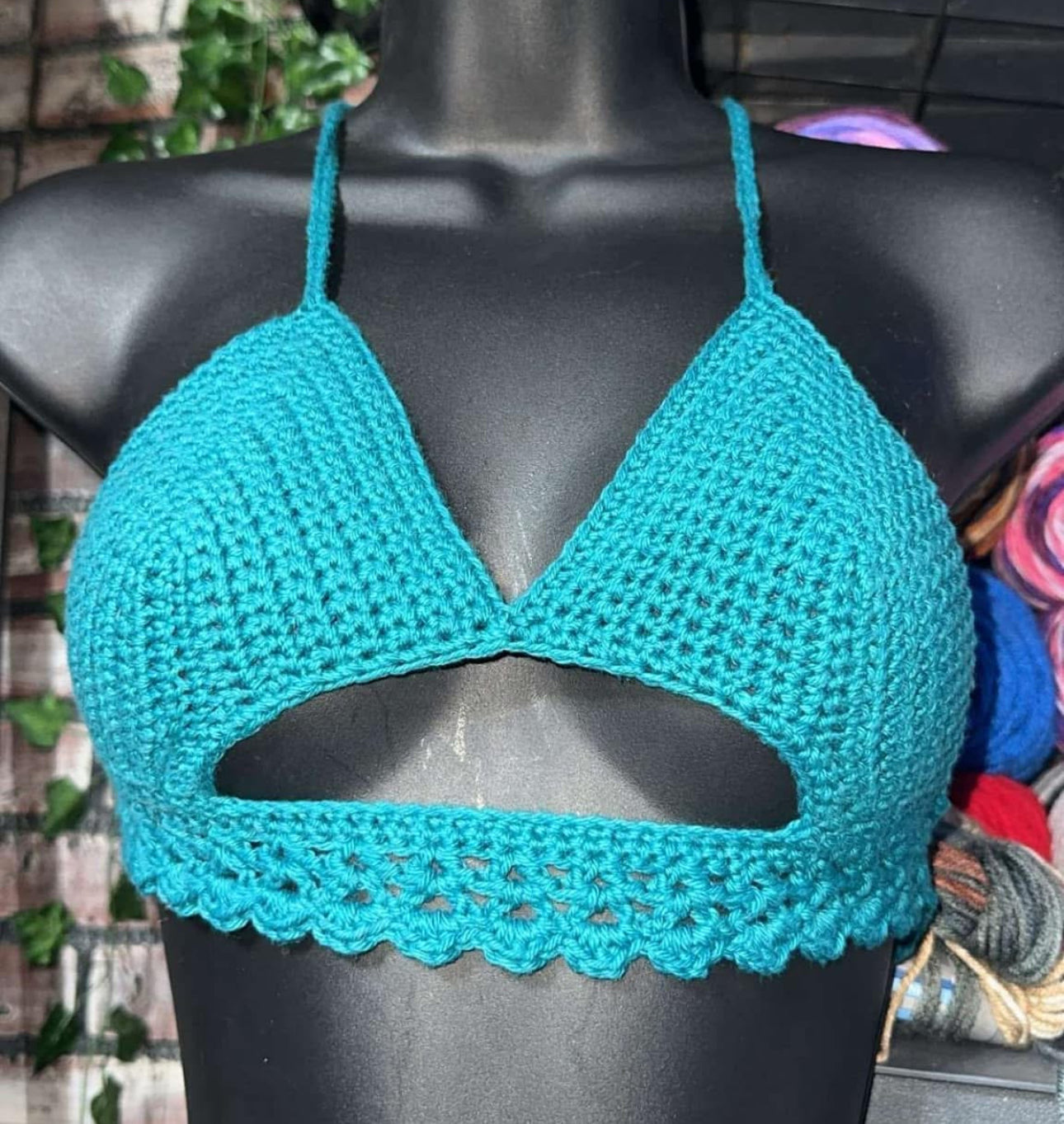 Medium peekaboob tops